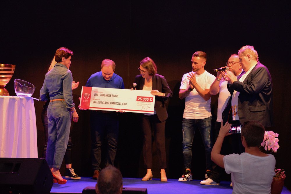 femmes de foot remise de cheque